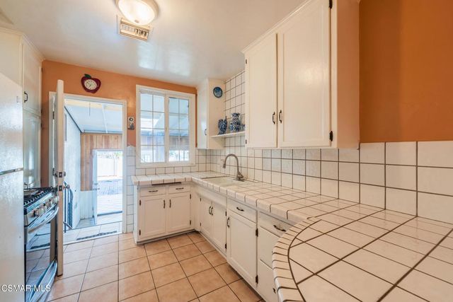 18049 Burbank Boulevard, Encino, CA 91316