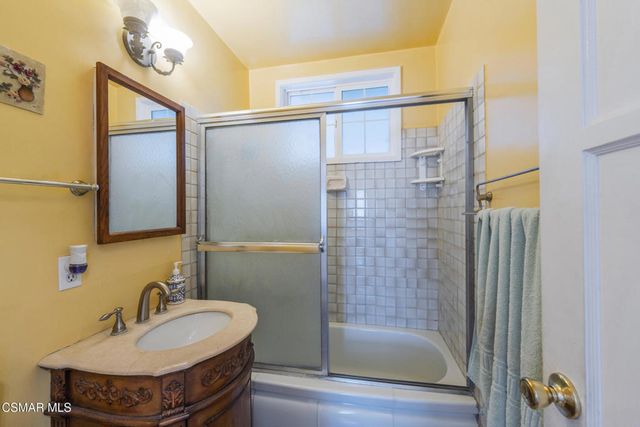 18049 Burbank Boulevard, Encino, CA 91316