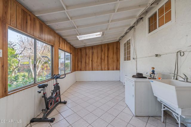 18049 Burbank Boulevard, Encino, CA 91316