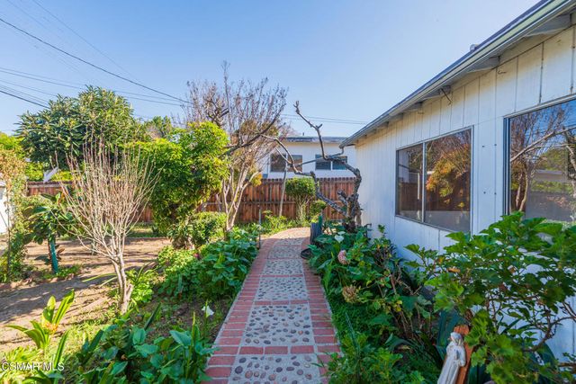 18049 Burbank Boulevard, Encino, CA 91316