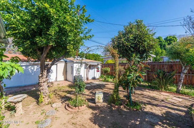 18049 Burbank Boulevard, Encino, CA 91316