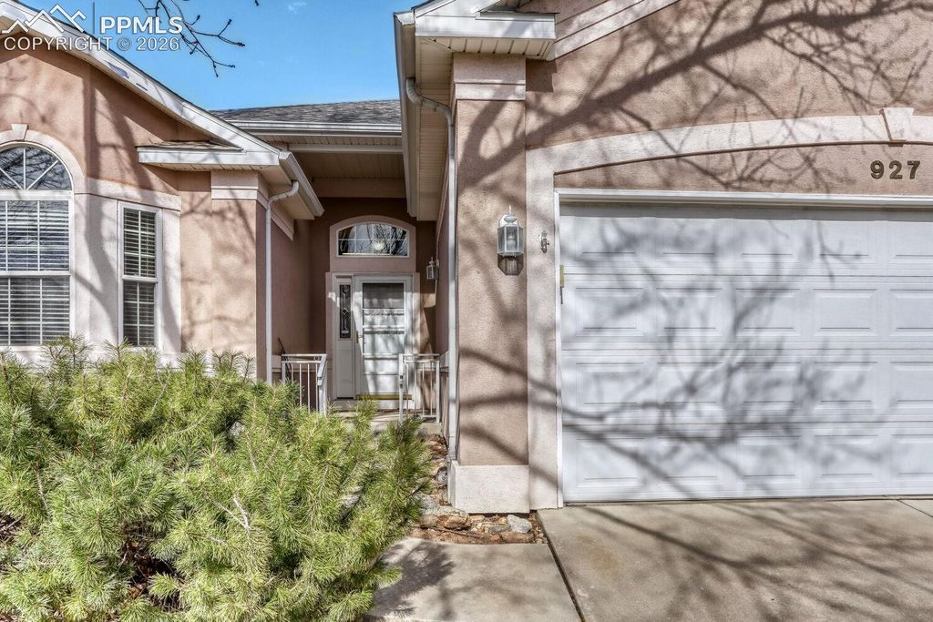 927 Champion Circle, Longmont, CO 80503 — photo 2