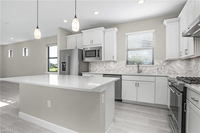 20083 Kingmont DR, Estero, FL 33928