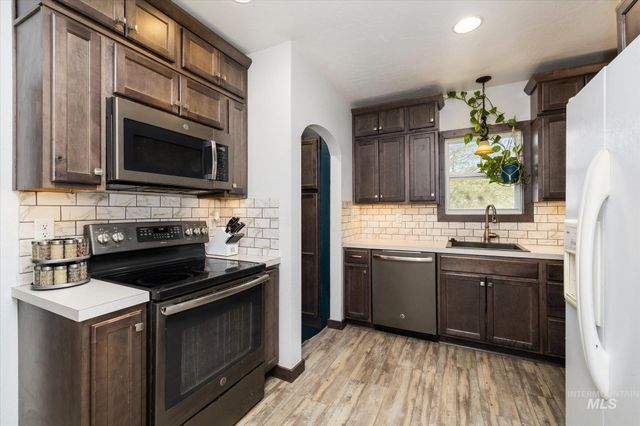1203 13th Ave S, Nampa, ID 83651