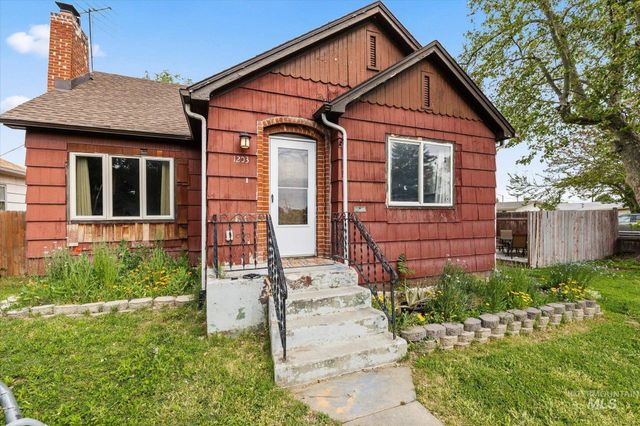 1203 13th Ave S, Nampa, ID 83651