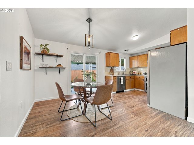 6936 N RICHARDS St, Portland, OR 97203