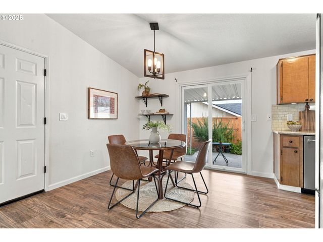 6936 N RICHARDS St, Portland, OR 97203
