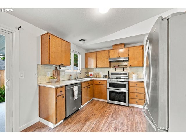 6936 N RICHARDS St, Portland, OR 97203