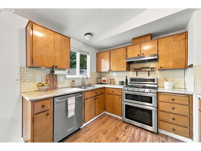 6936 N RICHARDS St, Portland, OR 97203