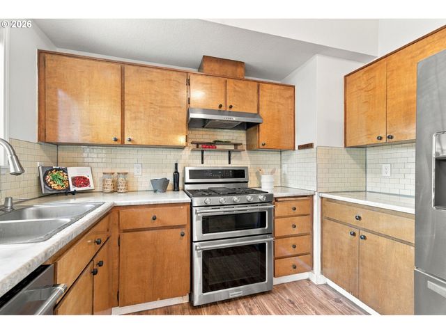 6936 N RICHARDS St, Portland, OR 97203
