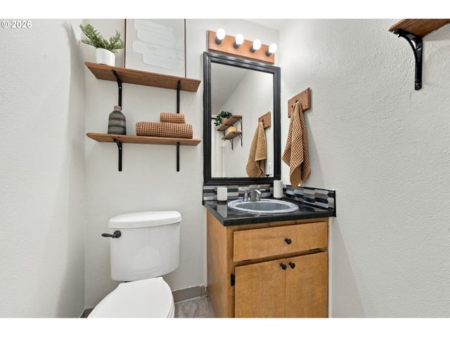 6936 N RICHARDS St, Portland, OR 97203
