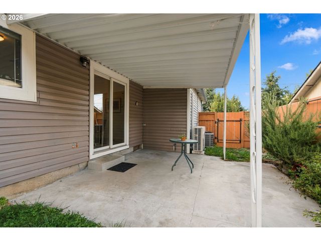 6936 N RICHARDS St, Portland, OR 97203