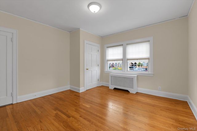 190 Bryant Avenue, Floral Park, NY 11001