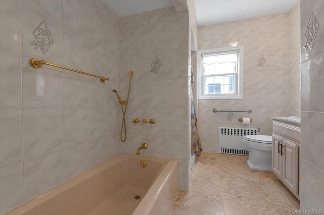 190 Bryant Avenue, Floral Park, NY 11001