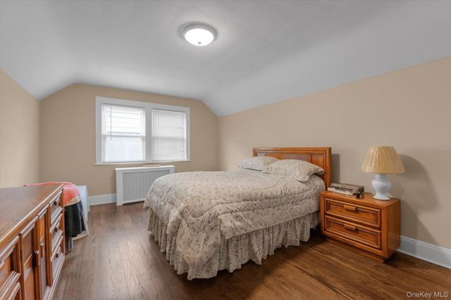 190 Bryant Avenue, Floral Park, NY 11001