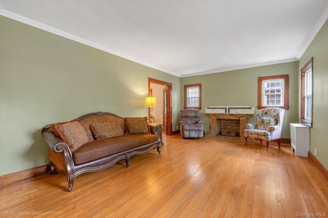190 Bryant Avenue, Floral Park, NY 11001