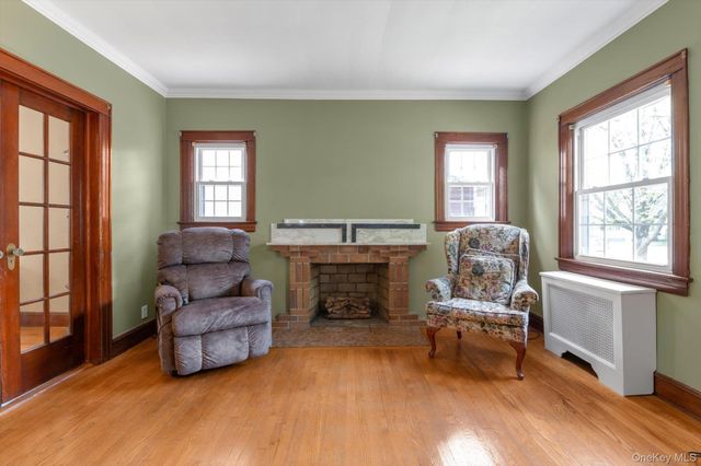 190 Bryant Avenue, Floral Park, NY 11001