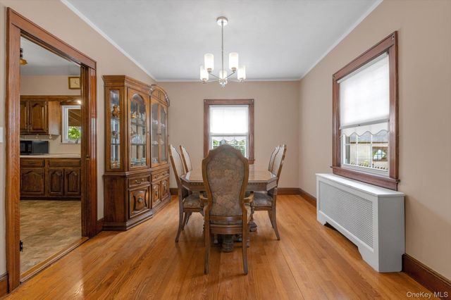 190 Bryant Avenue, Floral Park, NY 11001