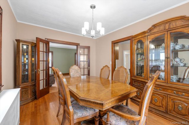 190 Bryant Avenue, Floral Park, NY 11001