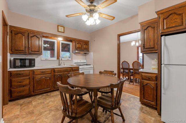 190 Bryant Avenue, Floral Park, NY 11001
