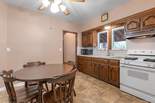 190 Bryant Avenue, Floral Park, NY 11001