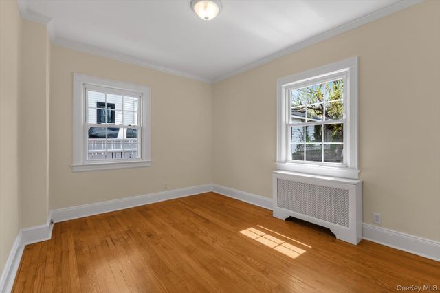 190 Bryant Avenue, Floral Park, NY 11001