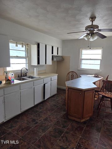 122 Dennis Cove Road, Hampton, TN 37658