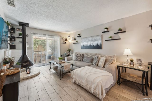 923 Vance Jackson Rd Apt 1104, San Antonio, TX 78201