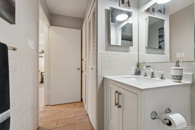 923 Vance Jackson Rd Apt 1104, San Antonio, TX 78201