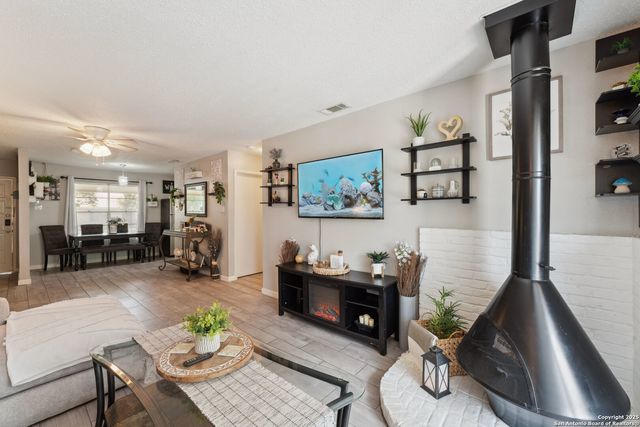 923 Vance Jackson Rd Apt 1104, San Antonio, TX 78201