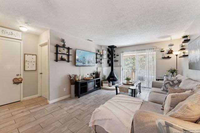 923 Vance Jackson Rd Apt 1104, San Antonio, TX 78201