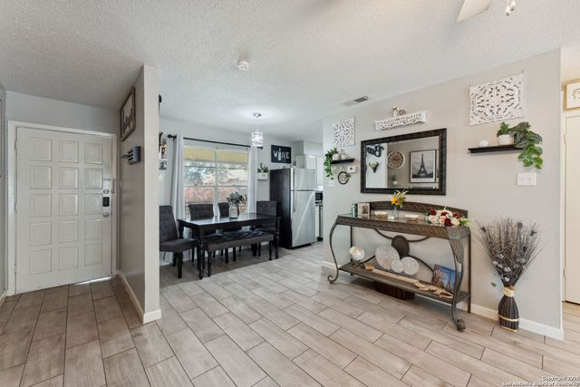 923 Vance Jackson Rd Apt 1104, San Antonio, TX 78201