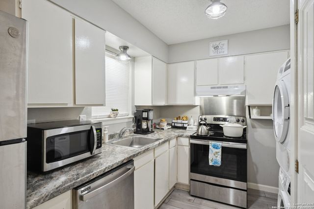 923 Vance Jackson Rd Apt 1104, San Antonio, TX 78201