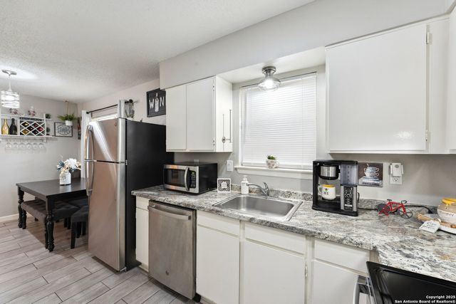 923 Vance Jackson Rd Apt 1104, San Antonio, TX 78201