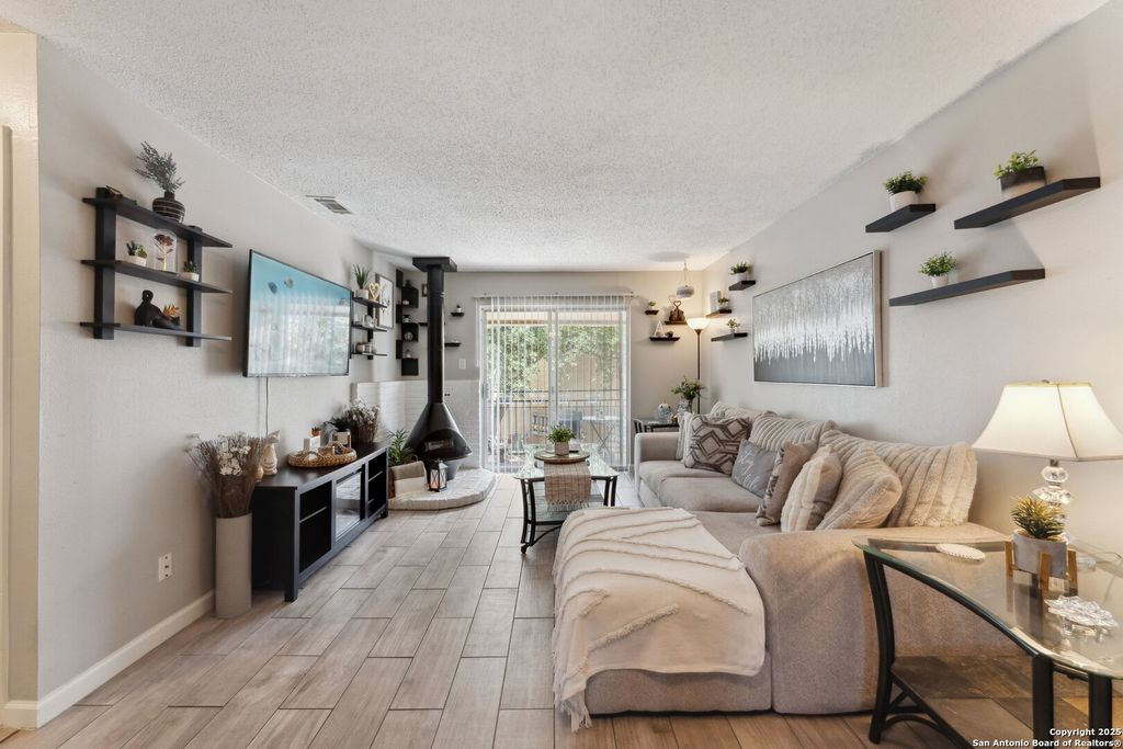 923 Vance Jackson Rd Apt 1104, San Antonio, TX 78201