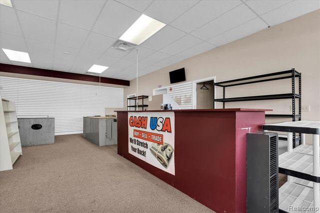 4277 S Saginaw Street, Burton, MI 48529