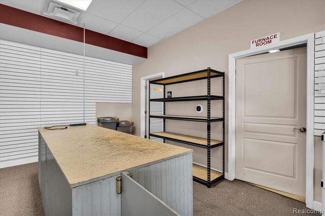 4277 S Saginaw Street, Burton, MI 48529