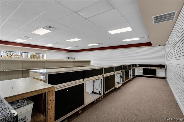 4277 S Saginaw Street, Burton, MI 48529