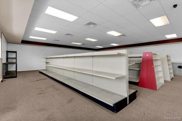 4277 S Saginaw Street, Burton, MI 48529