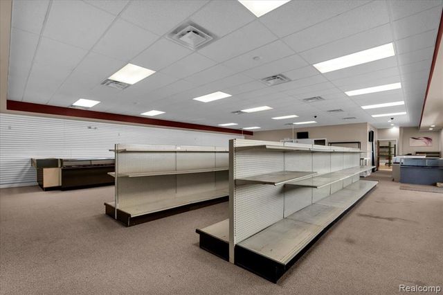 4277 S Saginaw Street, Burton, MI 48529