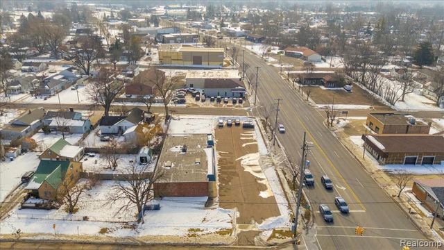 4277 S Saginaw Street, Burton, MI 48529