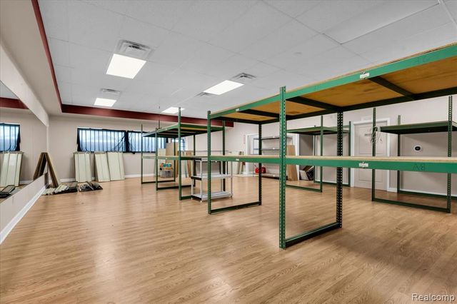 4277 S Saginaw Street, Burton, MI 48529