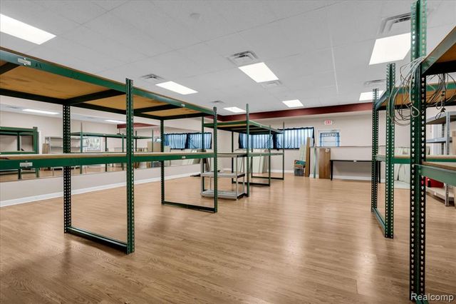 4277 S Saginaw Street, Burton, MI 48529