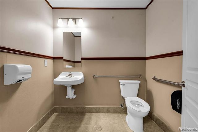 4277 S Saginaw Street, Burton, MI 48529