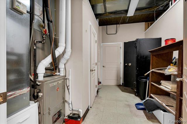 4277 S Saginaw Street, Burton, MI 48529