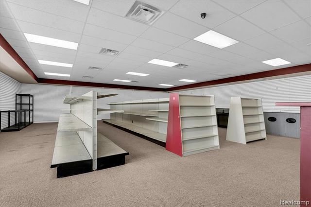 4277 S Saginaw Street, Burton, MI 48529