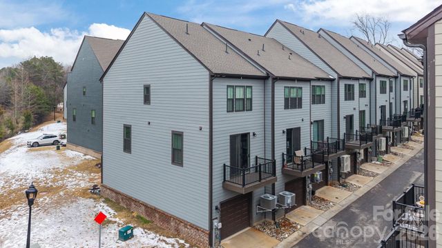 460 Spearfield Lane, Charlotte, NC 28205