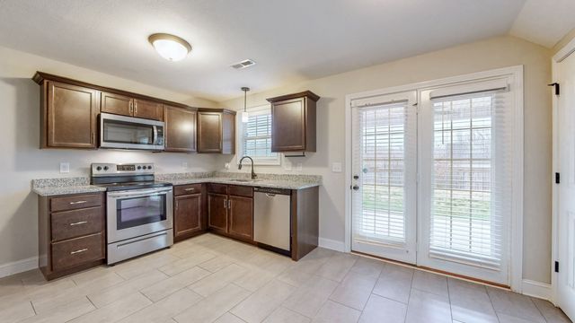 1487 Coronado Dr, Clarksville, TN 37042