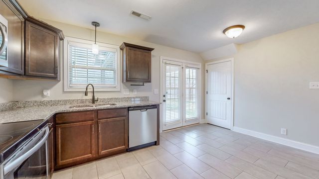 1487 Coronado Dr, Clarksville, TN 37042