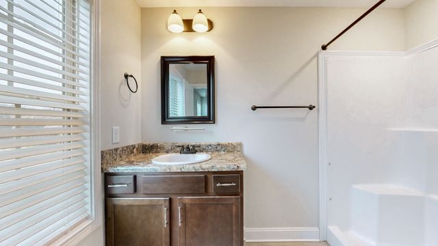 1487 Coronado Dr, Clarksville, TN 37042